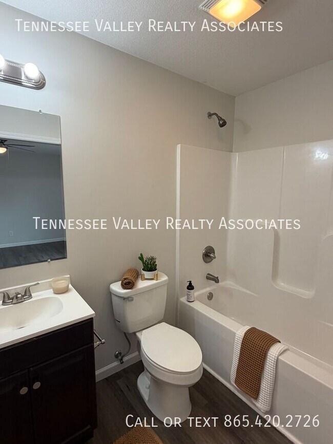 Building Photo - 1816 Andes Rd