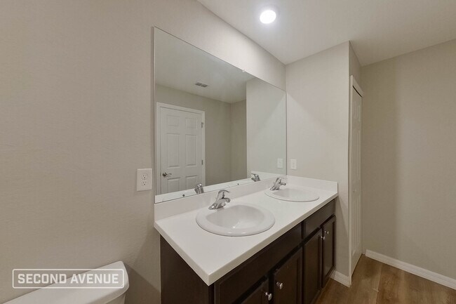 Building Photo - 14051 Canadian Ave