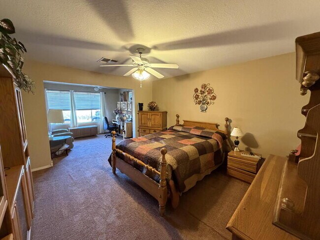 Building Photo - 6761 S Oakmont Dr