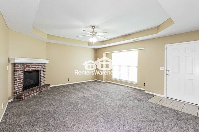 Building Photo - 3 Bedroom / 2 Bathroom Ranch Home in Raymore!