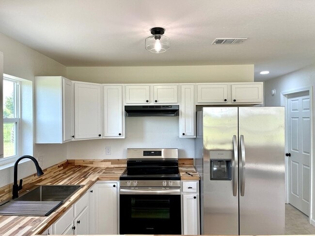 Building Photo - 11490 NE 30th St