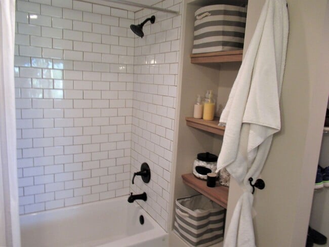 Building Photo - FURNISHED 2/2 GOLF COURSE  6 MONTH RENTAL APR. 29 - OCT. 31, 2026