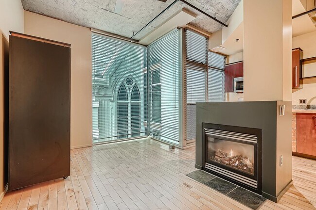 Building Photo - Discover Comfort & Style in the Heart of Portland