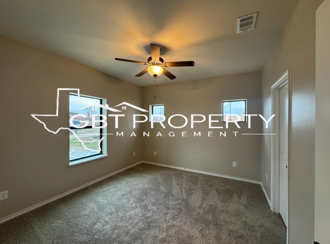 Building Photo - 206 S Tucker Ln