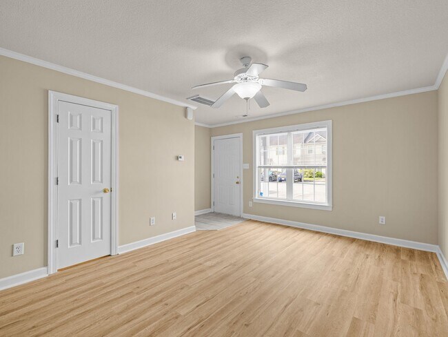 Building Photo - 210 Bridgewood Dr