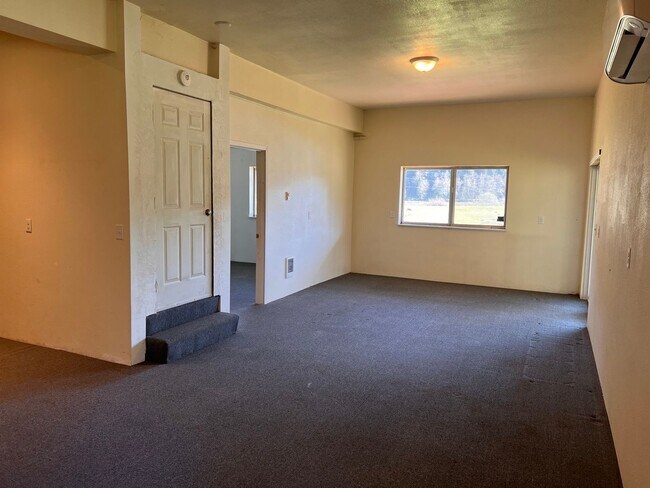 Building Photo - 15791 Lower Smith River Rd