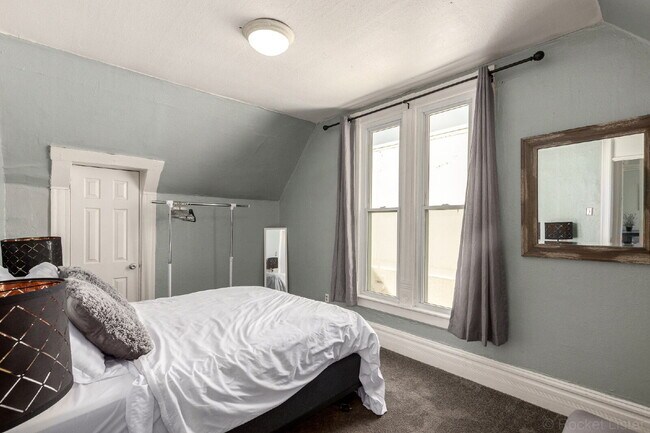 Building Photo - Lovely Victorian duplex for rent 2 bed / 1 bath