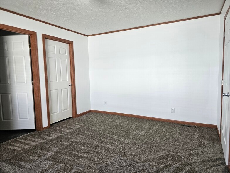 Building Photo - 2008 Heron Dr NW