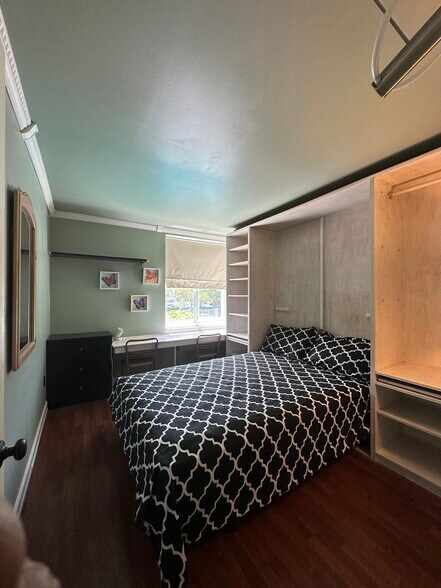 Building Photo - 250 Sunny Isles Blvd