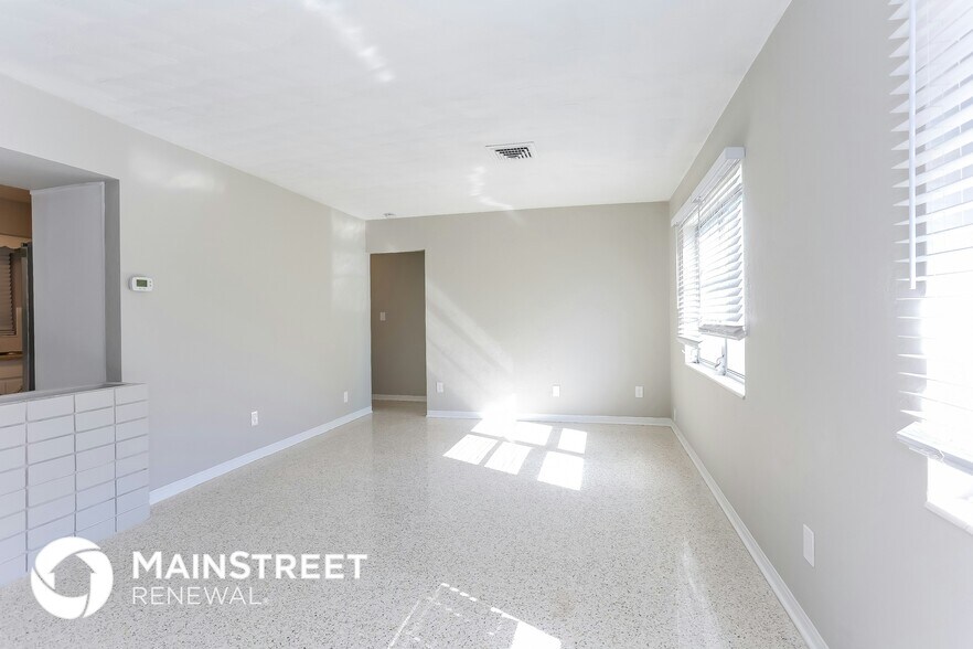 Building Photo - 7941 23rd Ave N