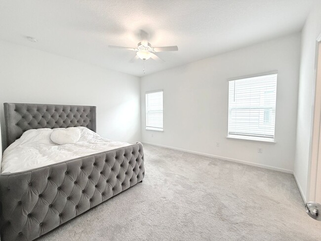 Building Photo - Like New Home In Highland Chase