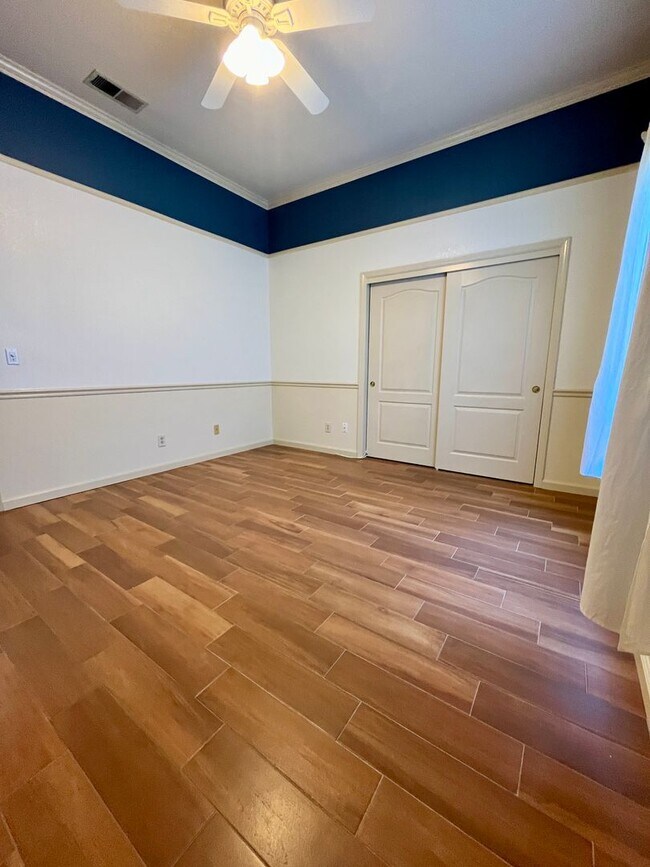 Building Photo - San Gabriel