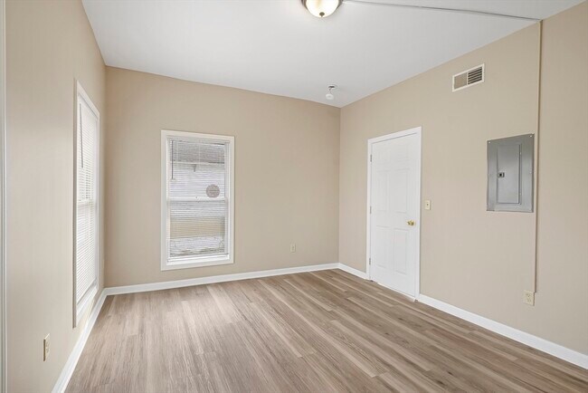 Building Photo - 12 Franklin Ave