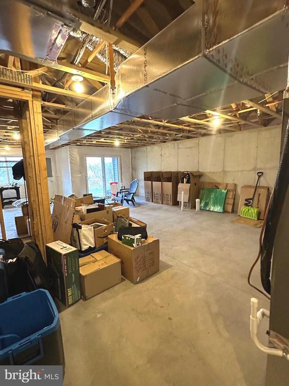 Building Photo - 11 Woods Dr