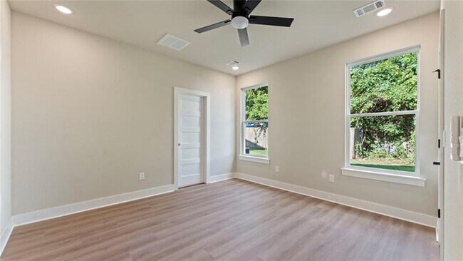 Building Photo - 1303 SW Journey Ln