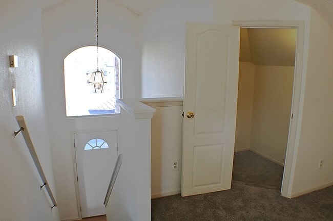 Building Photo - Beautiful Move-in Ready Home