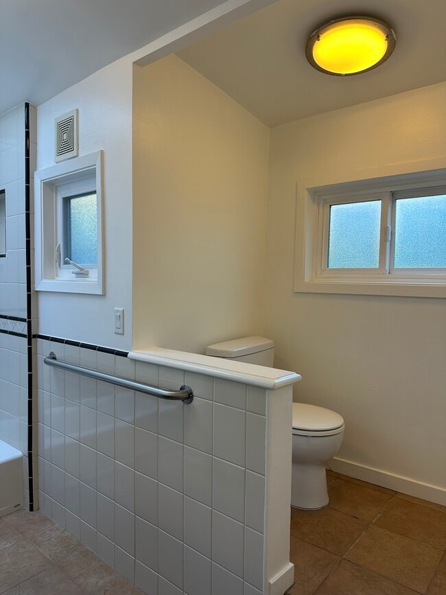 Building Photo - 1367 De Haro St