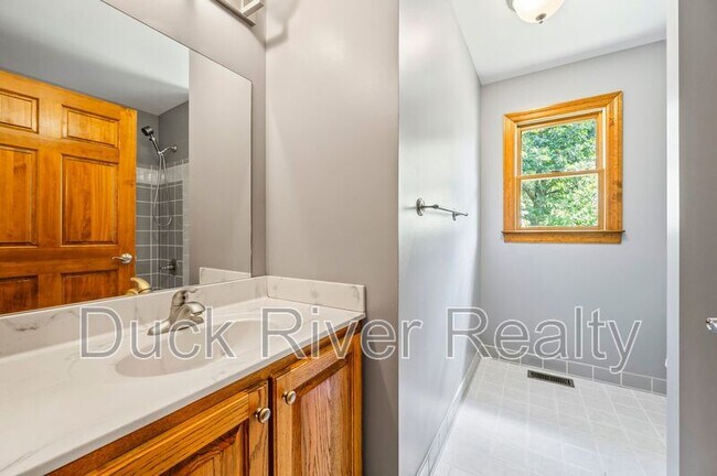 Building Photo - 1963 TN-166