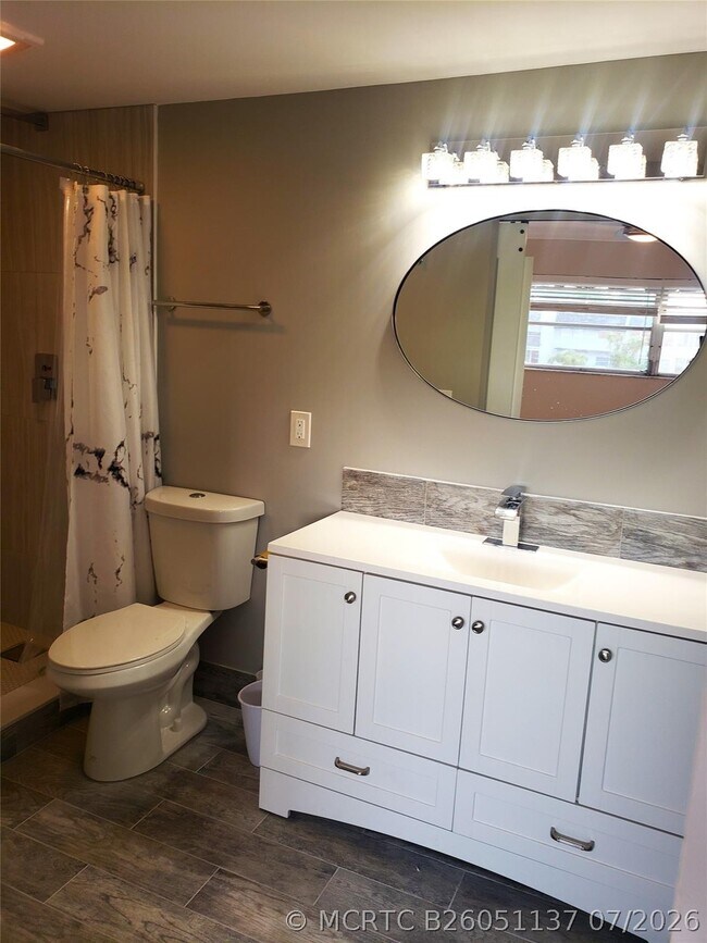 Building Photo - 7897 Golf Cir Dr