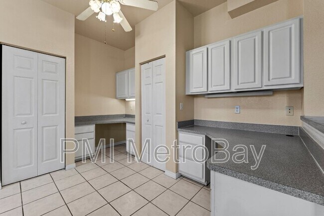 Building Photo - 5039 Sunridge Palms Dr
