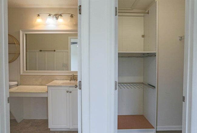 Building Photo - 104 Crete Ct