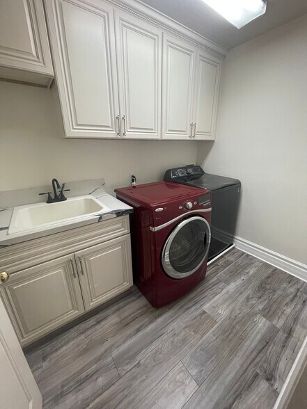 Laundry Room - 12227 Wembley Ct