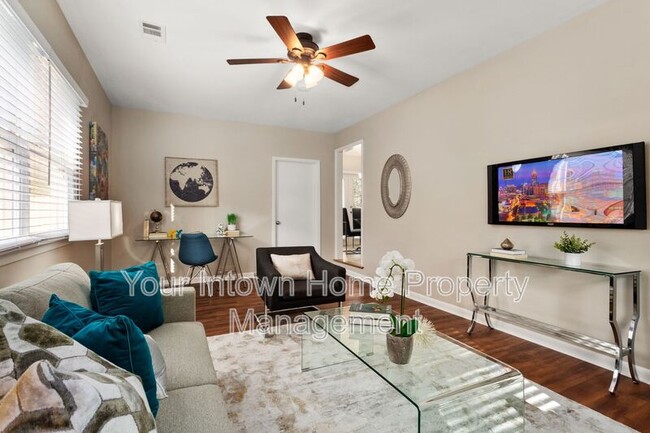 Building Photo - 2883 Fantasy Ln