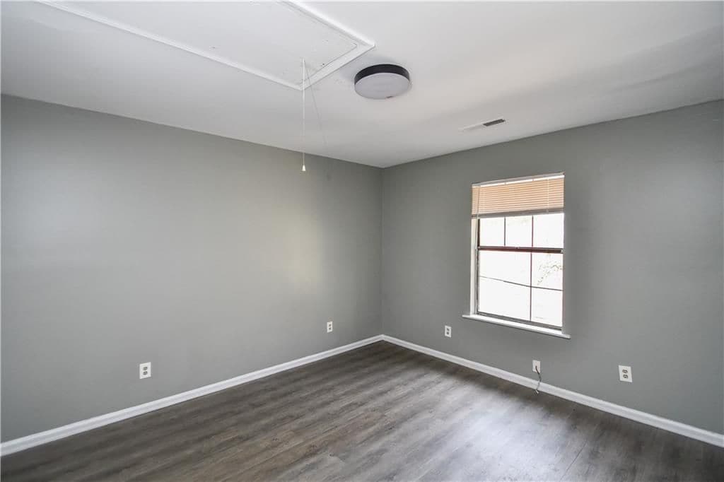 Building Photo - 735 Oak Dr