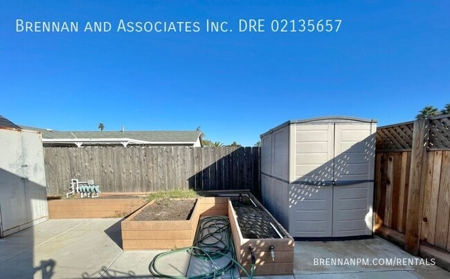 Building Photo - 975 Hemlock Ave