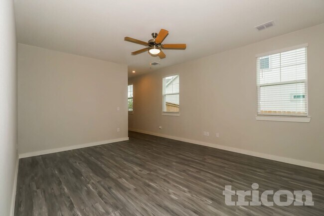 Building Photo - 605 Raglands Rd