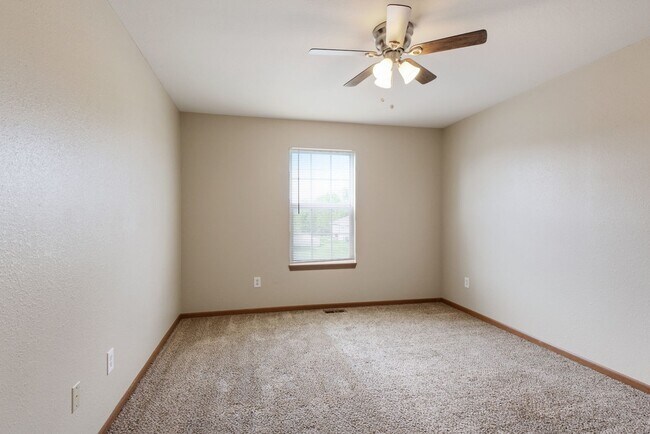 Building Photo - Two story, 3 bedroom, 2 Bath Duplex