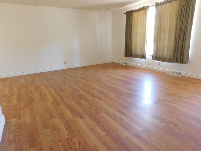 Building Photo - Spacious in the Redlands