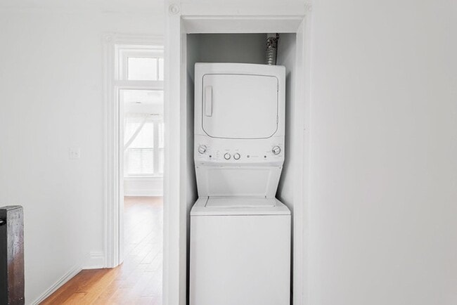 Building Photo - Beautiful historic Church Hill Rowhome for...