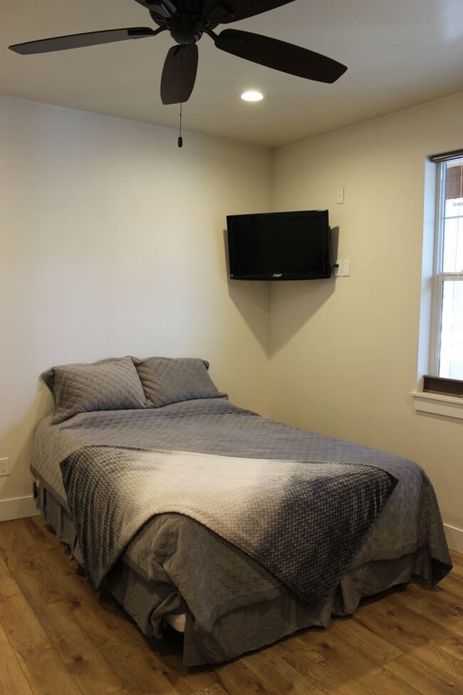 Building Photo - Furnished Studio Near Old Mill - Utilities Included