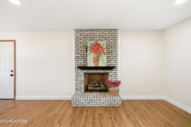 Building Photo - 1501 Woodbury Ct