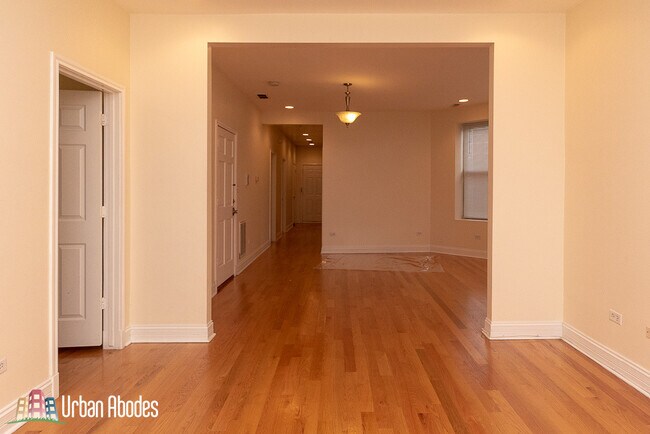 Building Photo - 2537 N Kildare Ave