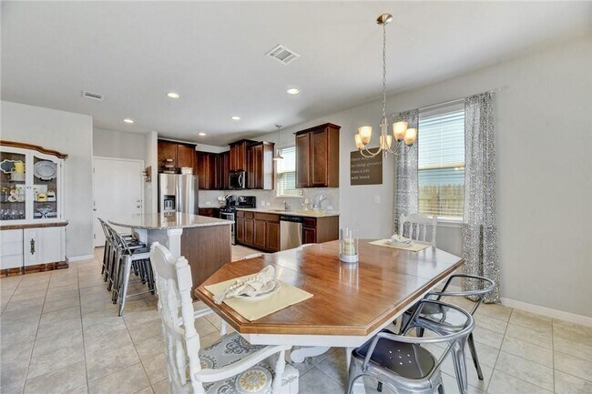 Building Photo - Modern Luxury Awaits in Buda – Stylish 4/B...