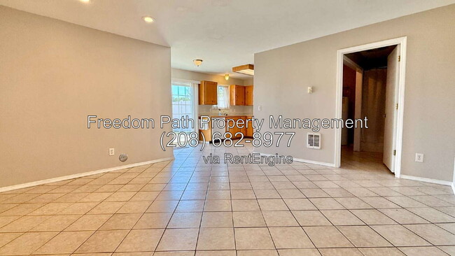 Building Photo - 13904 Cassia St
