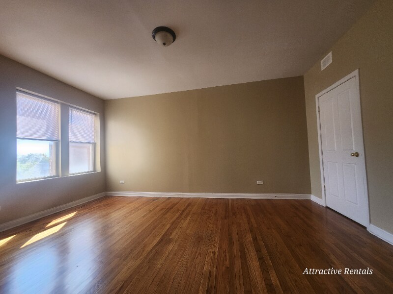 Building Photo - 1550 N Parkside Ave