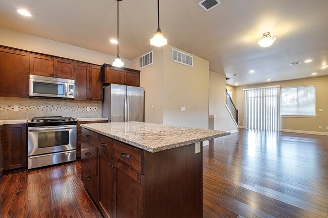 Building Photo - 14427 SW Meridian St