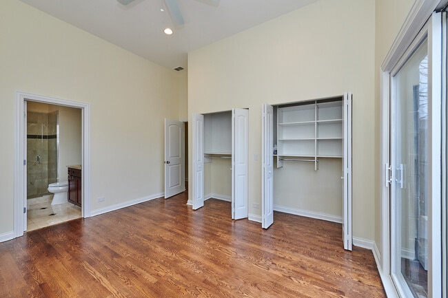 Building Photo - 2436 W Cortez St