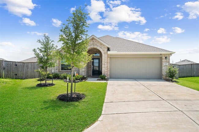 Building Photo - 7406 Hillside Arbor