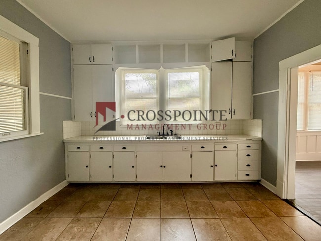 Building Photo - Dobbs 618, 620, 622