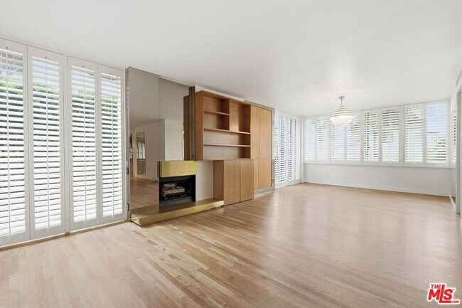 Building Photo - 211 S Spalding Dr