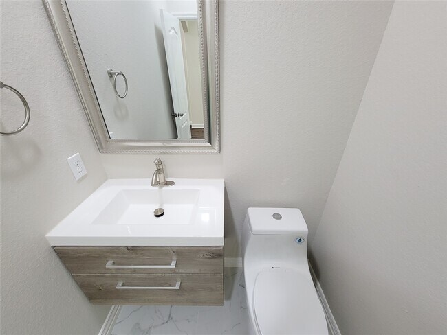 Building Photo - 21422 Beverly Chase Dr