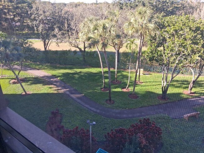 Building Photo - 1400 St Charles Pl