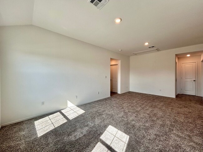 Building Photo - 208 Otter Rd