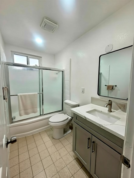 Building Photo - 931 Island Ave