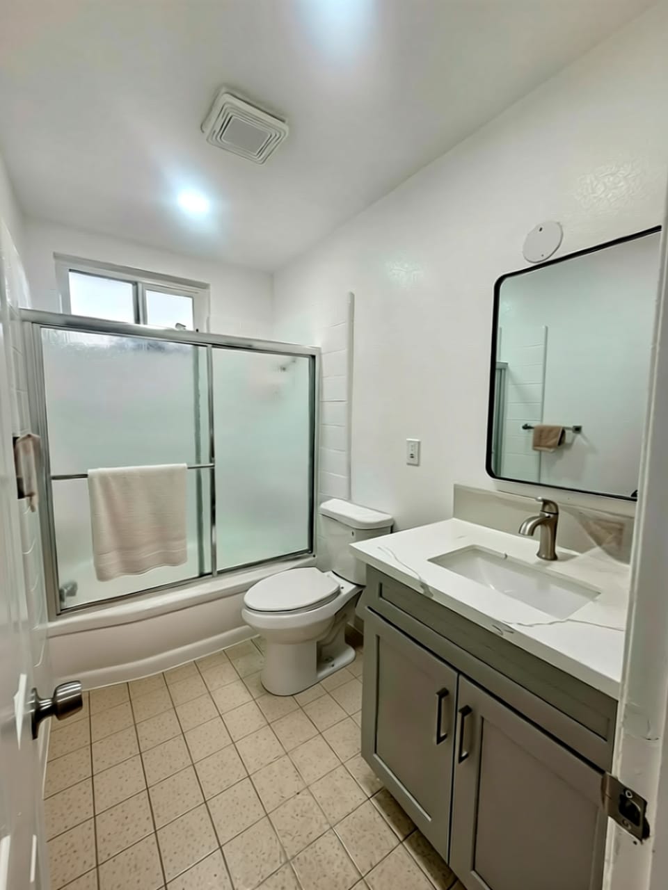 Building Photo - 931 Island Ave