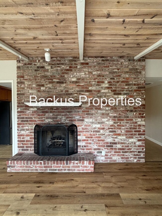 Building Photo - Great one-story home with the serenity of Pine Canyon